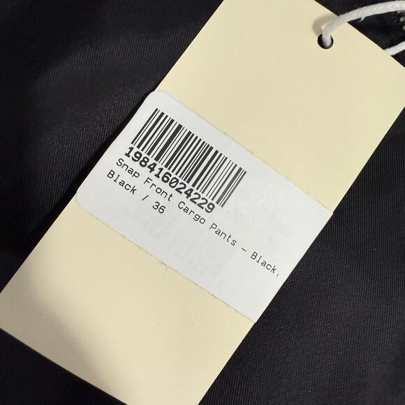 MNML Black Cargo Pants - Picture 5 of 6